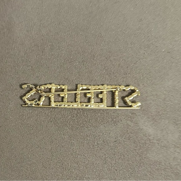 Elegant Gold and Black Steelers Brooch - Picture 5 of 5